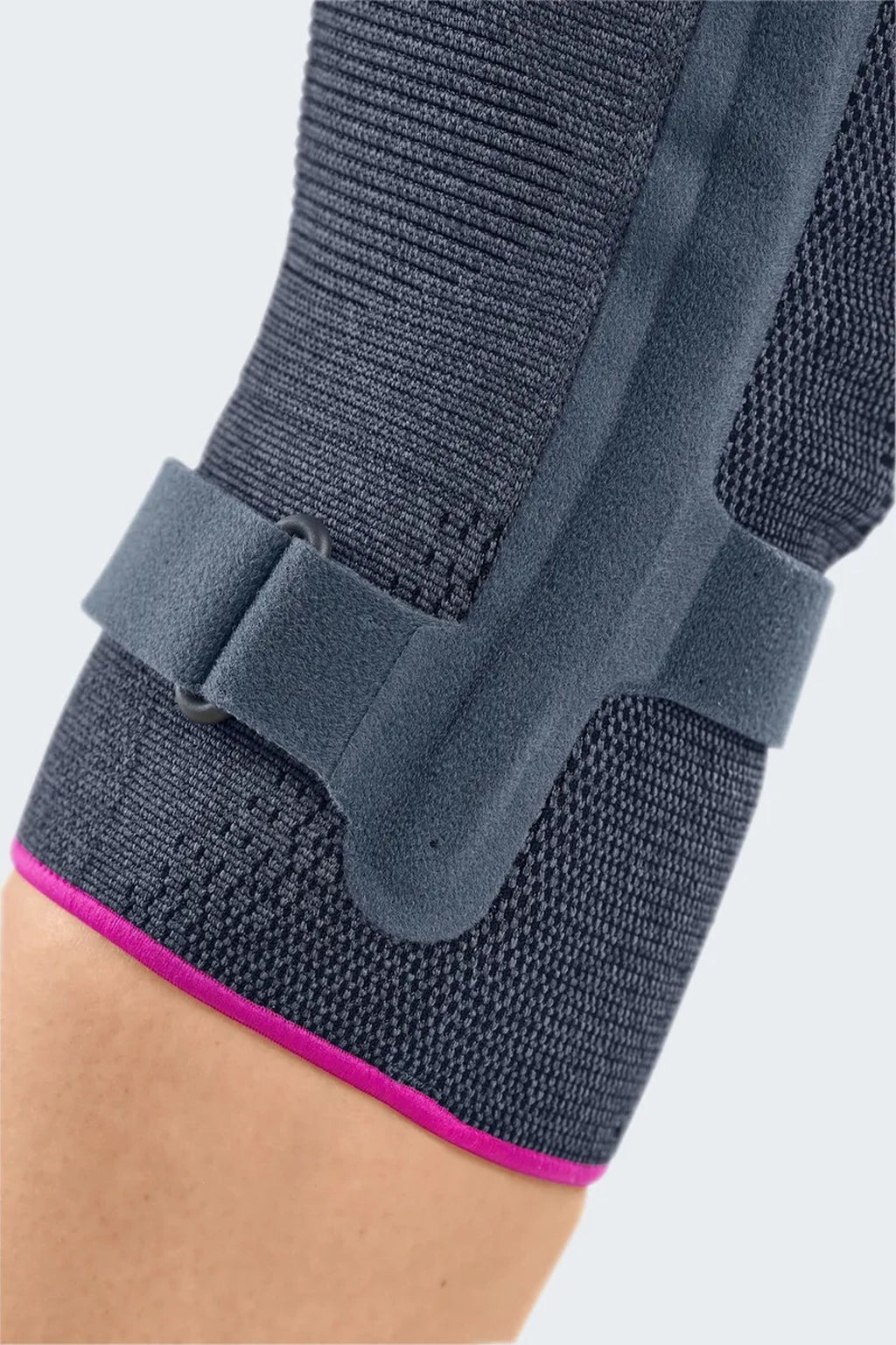 Knieorthese Genumedi PA extraweit mit Haftband von medi