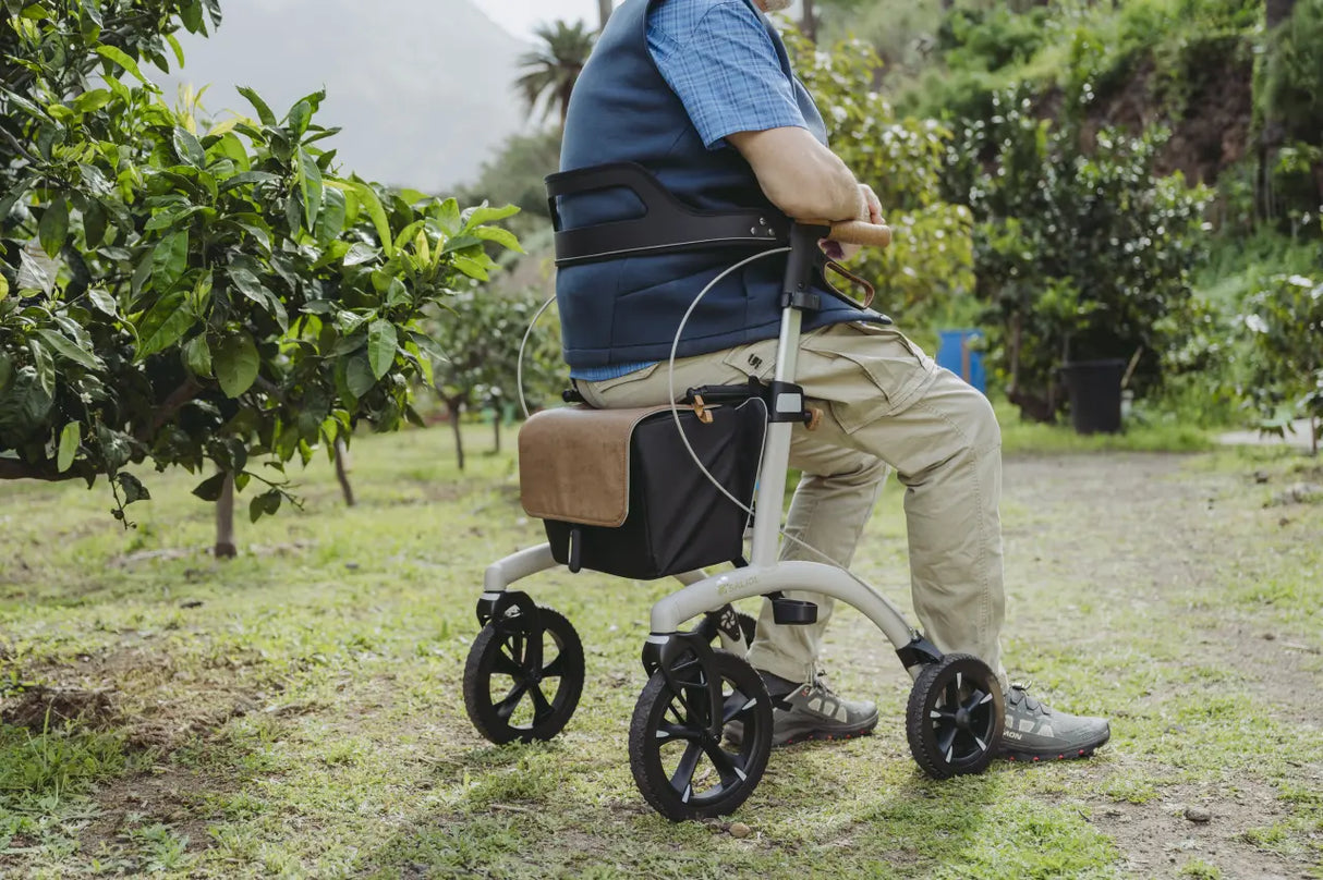 Leichtgewichtrollator AR 2026 im Komplettpaket von SALJOL